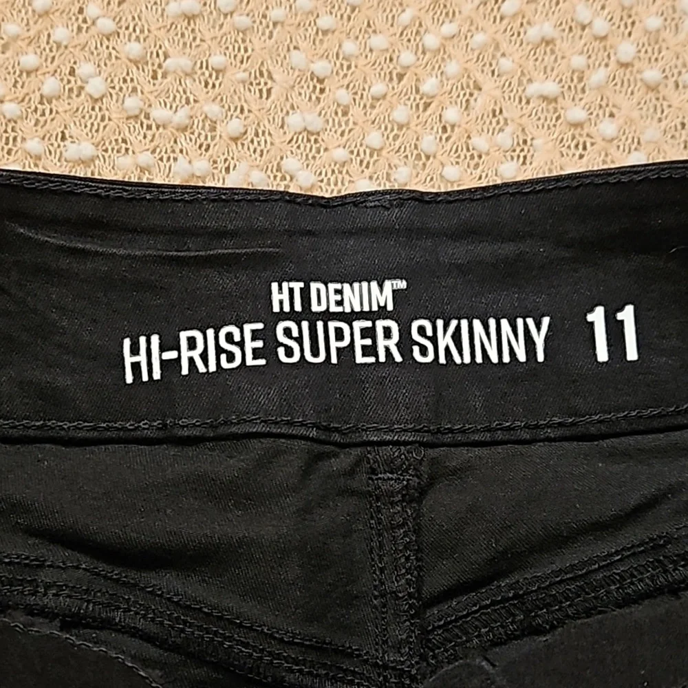 Hot Topic Jeans - Picture 7 of 12